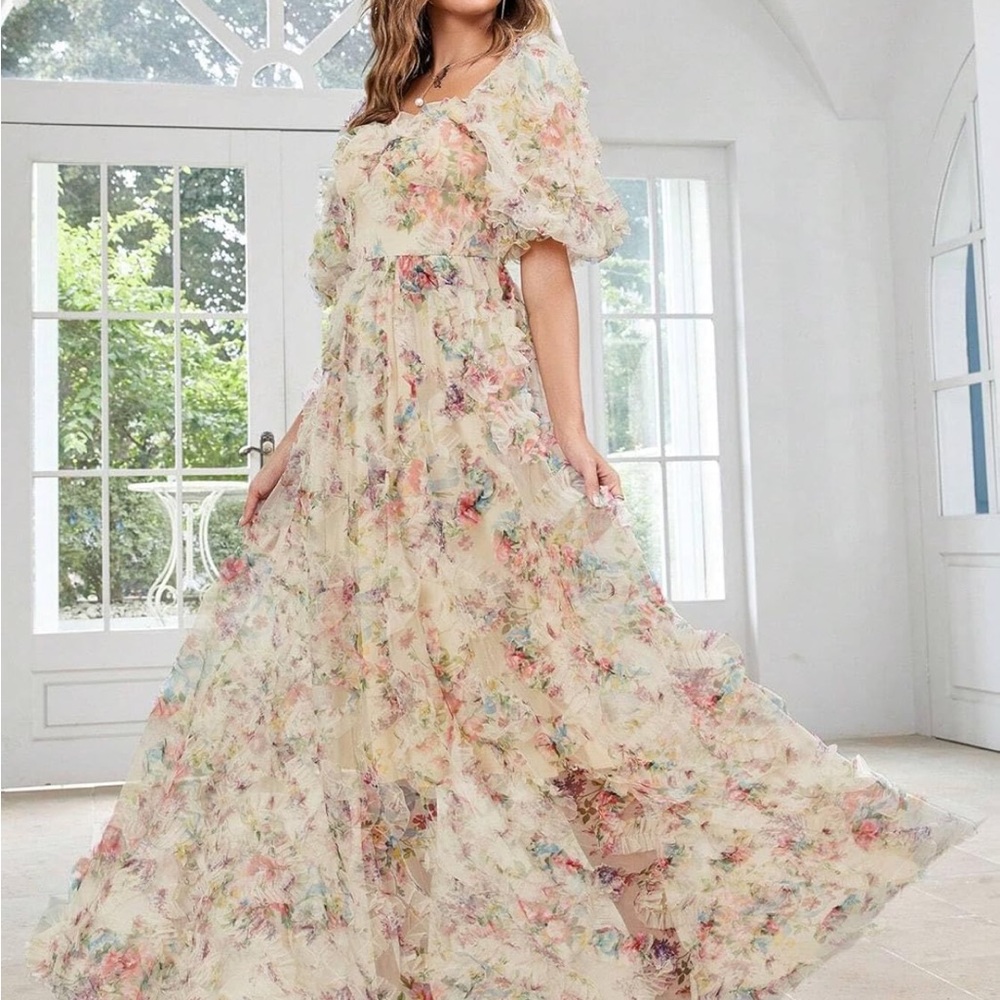 Chic Floral Maxi Dress in Cream